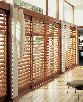 Shutters Factory erstellt Stile, die zu vielen Fenstern passen